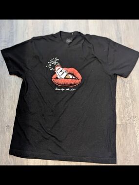 Black Short-Sleeve Graphic Tee "Loose Lips Sinks Ships"